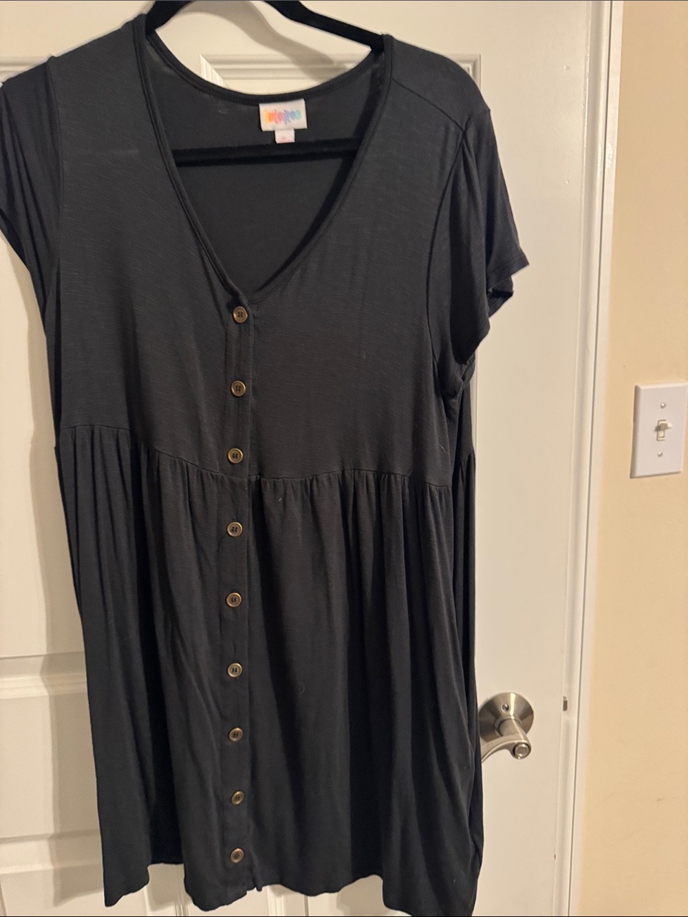 LuLaRoe Black V-Neck Tunic dress with pockets - Picture 2 of 5